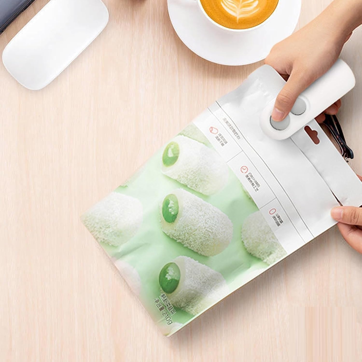 Portable Mini Sealing Machine 2 in 1 USB Rechargeable Magnetic Heat Sealing & Cutting Bag Sealer, Plastic Bags Sealing Machine