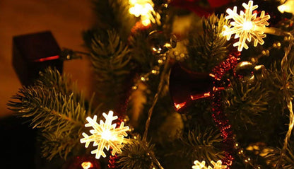 Artificial Leaf Curtain LED String Light | 200 LEDs, 8 Flash Modes, Remote + USB Plug | 10x3 Feet.